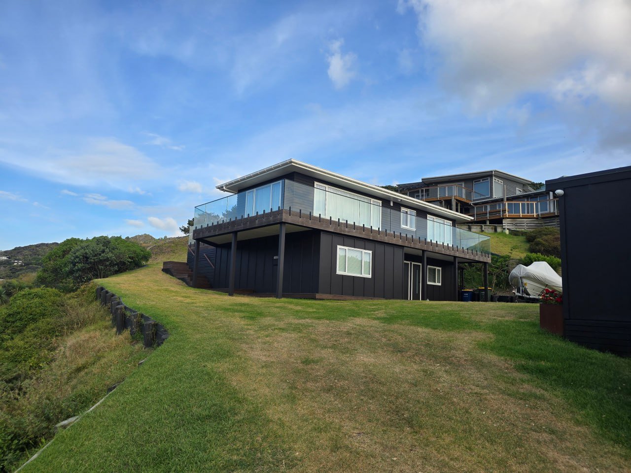 Te Piha — what the house looks like as you come up the drive