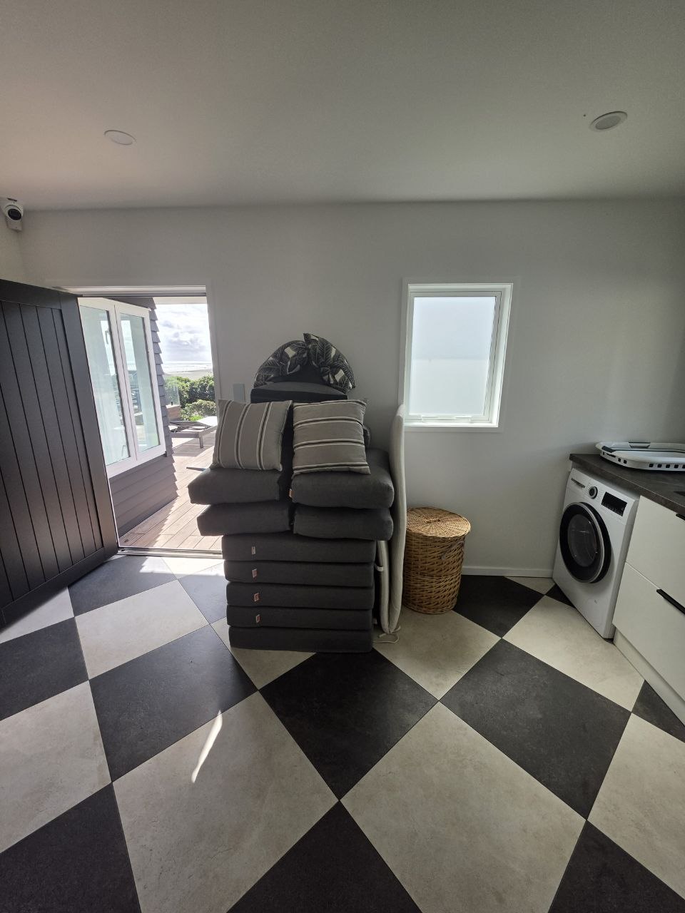 Laundry with cushions