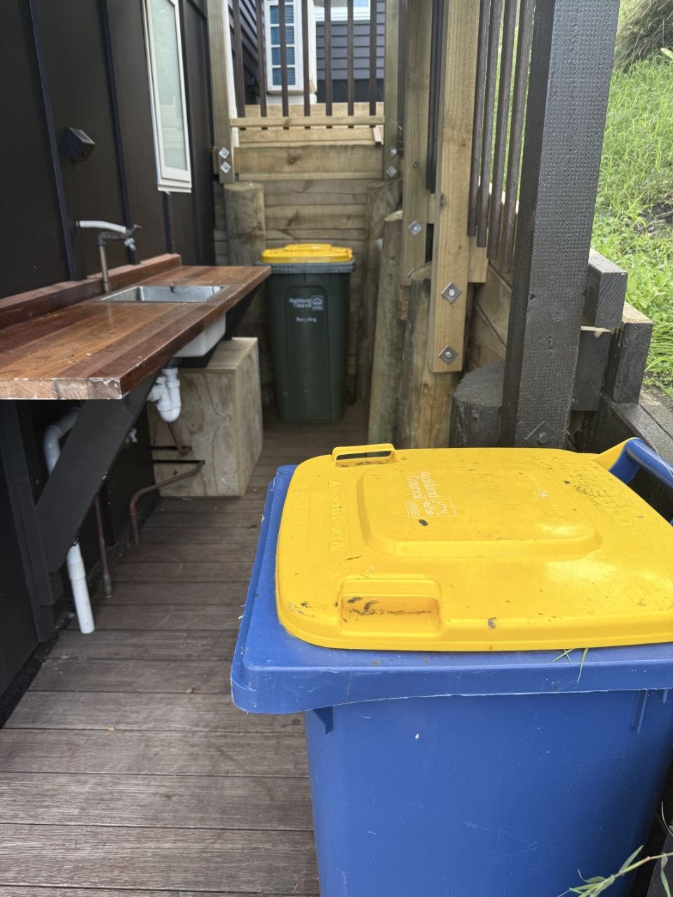 Rubbish and Recycling bins